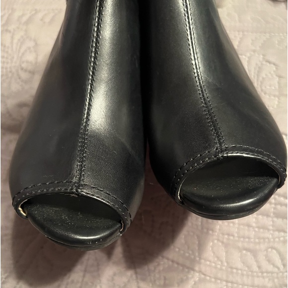 EARTH ORIGINS BY EARTH, good condition dress heeled sandals. - Picture 7 of 7